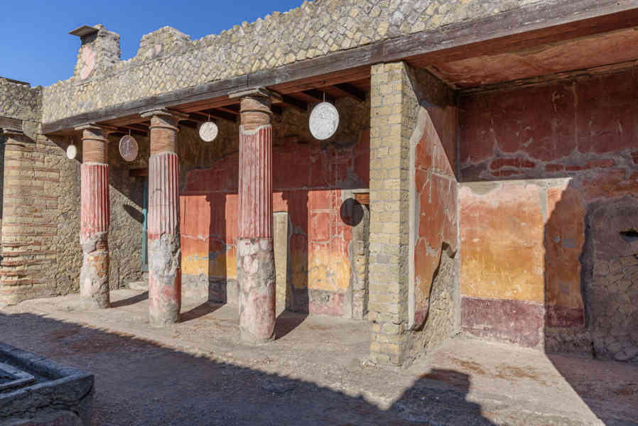 183 - Italia - Herculano - parque arqueológico de Herculano - Casa del Relieve de Telephus.jpg